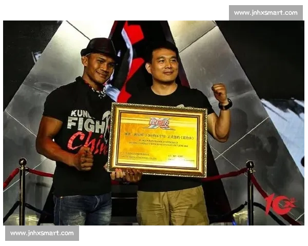 康李对决播求：东西方踢拳传奇巅峰碰撞之夜史诗级对抗全球瞩目盛战